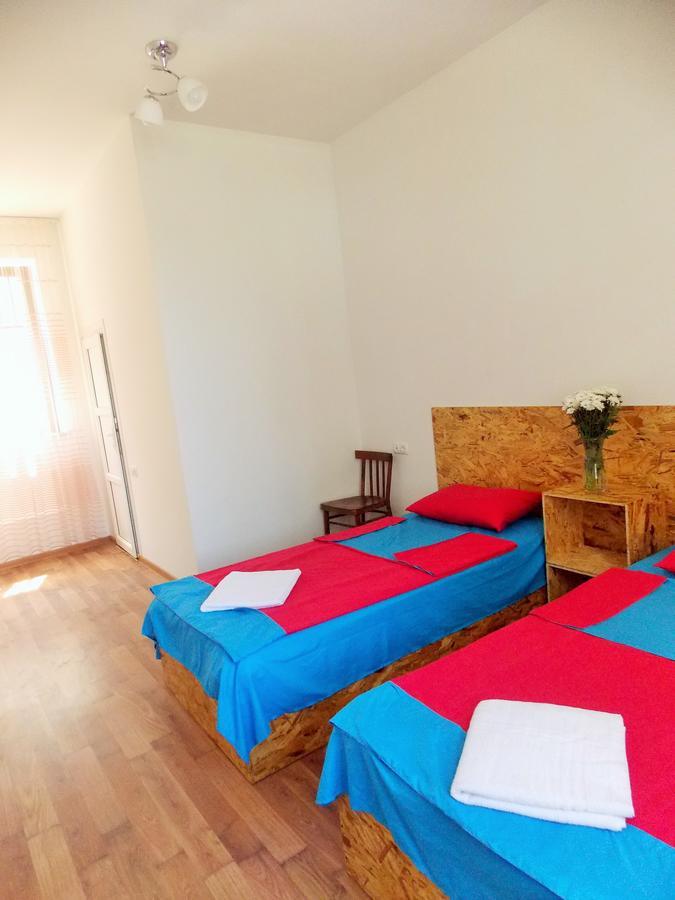 Shat Lav Hostel Jereván Kültér fotó