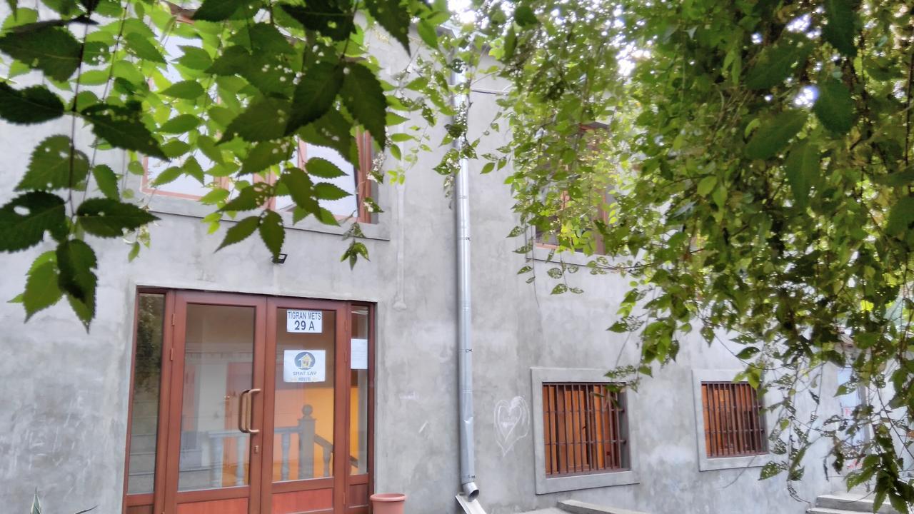 Shat Lav Hostel Jereván Kültér fotó