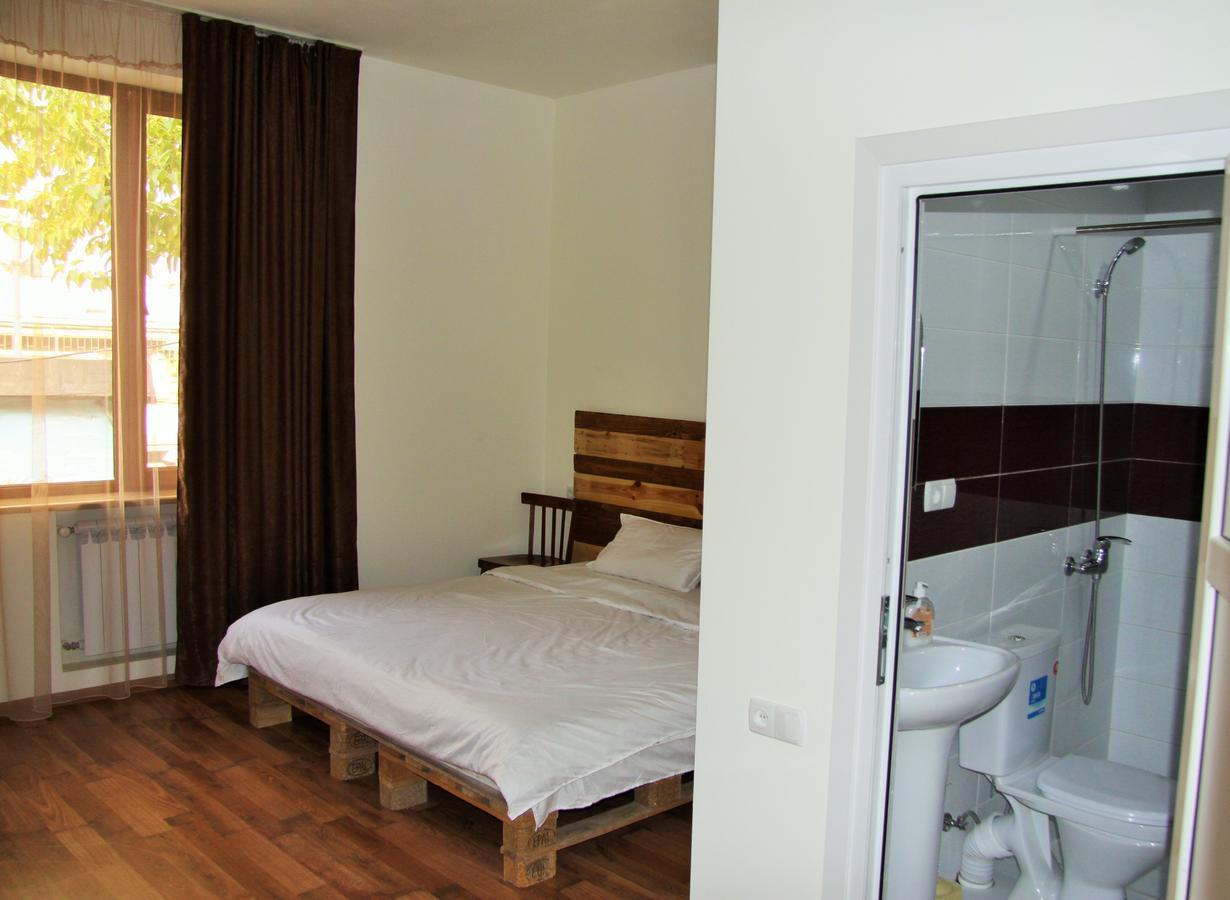 Shat Lav Hostel Jereván Kültér fotó