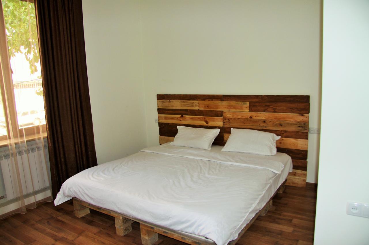 Shat Lav Hostel Jereván Kültér fotó
