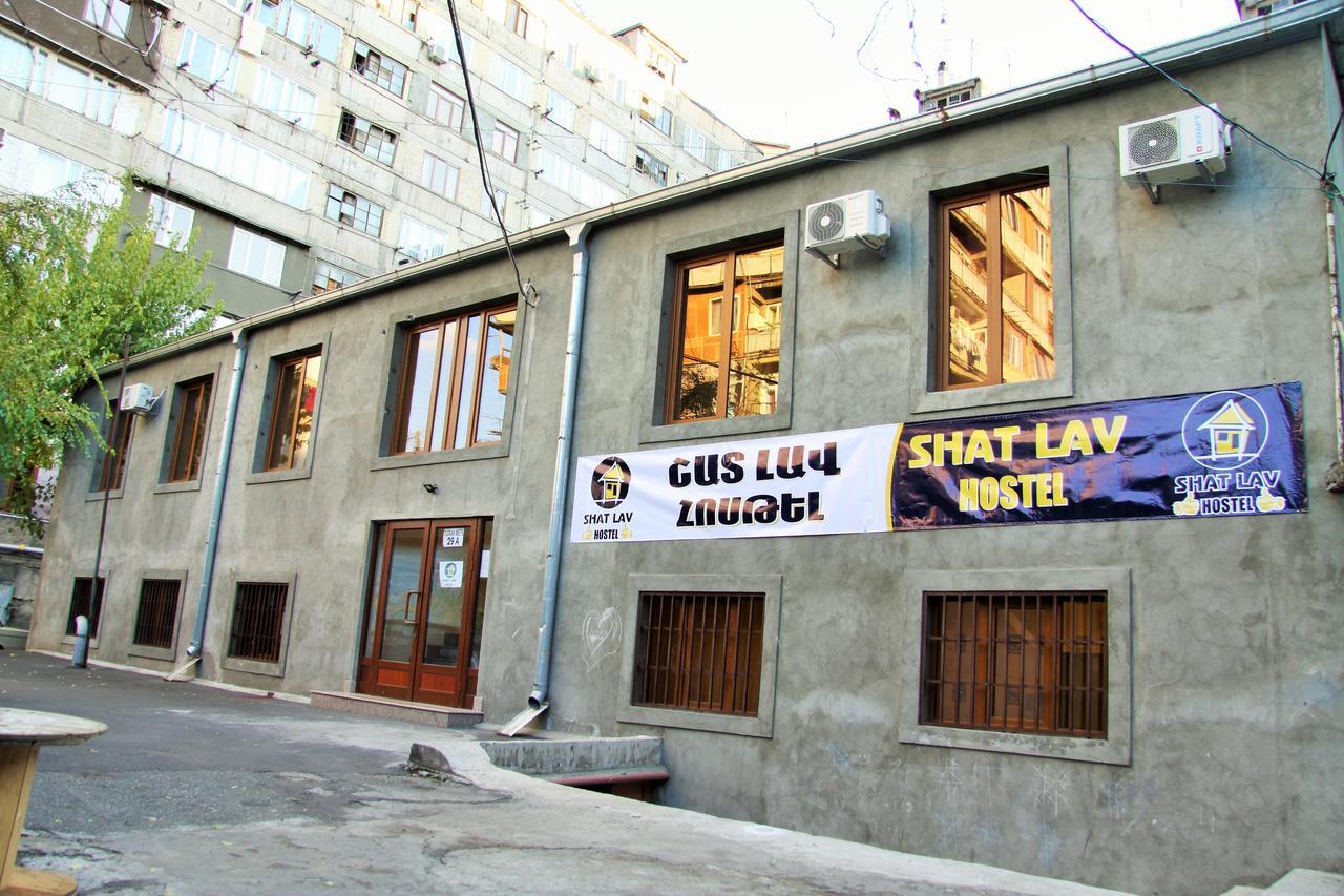 Shat Lav Hostel Jereván Kültér fotó