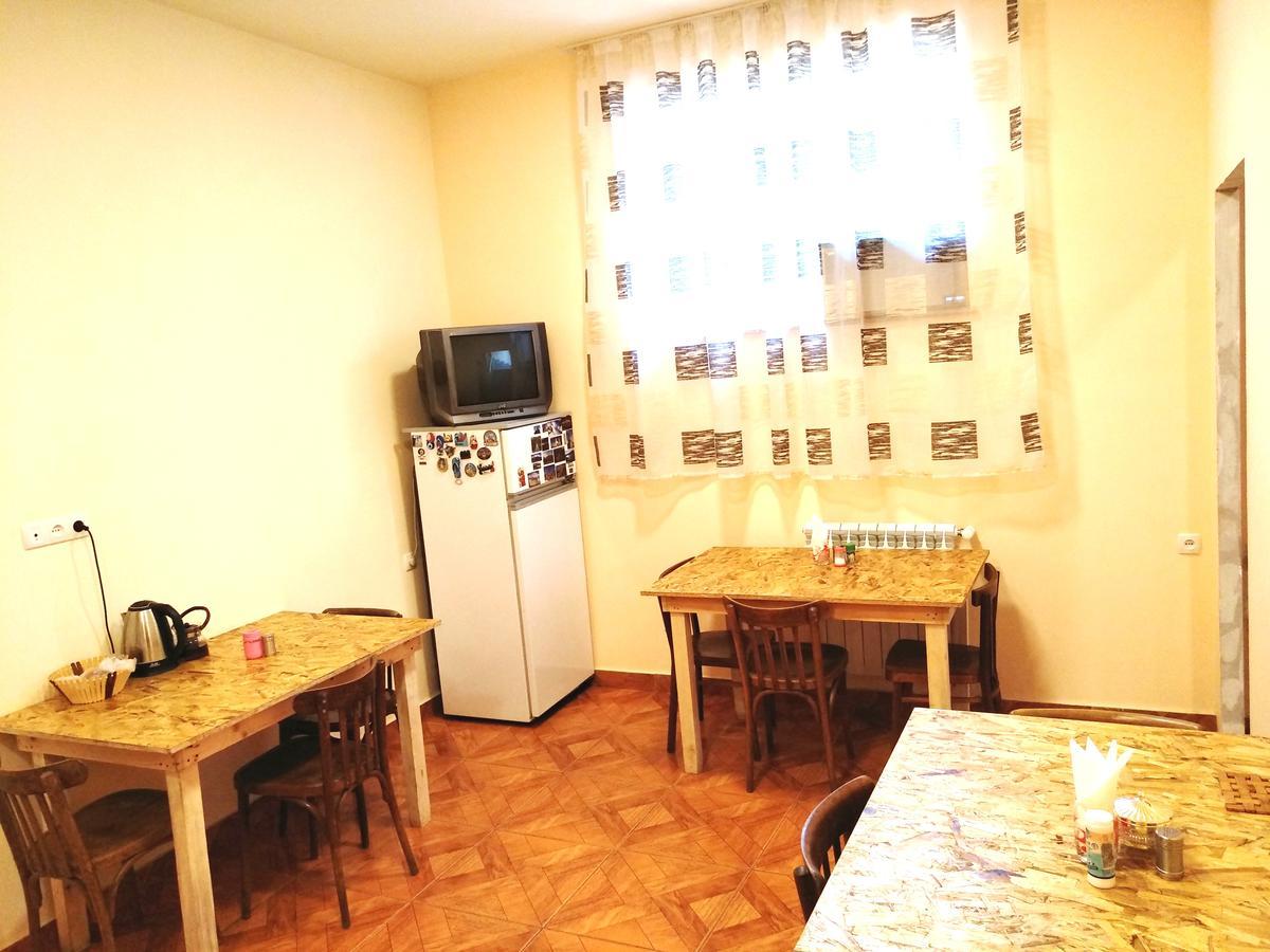 Shat Lav Hostel Jereván Kültér fotó