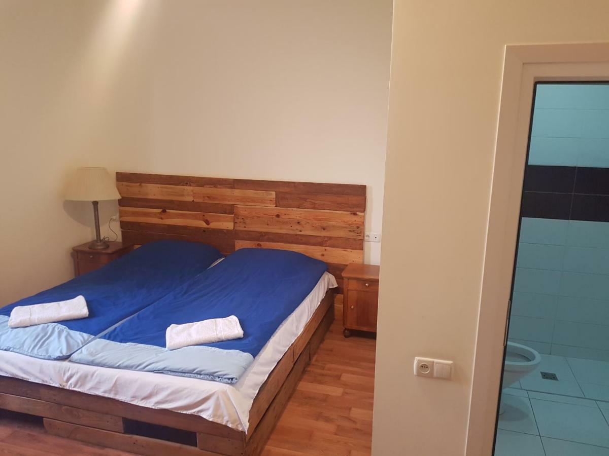 Shat Lav Hostel Jereván Kültér fotó